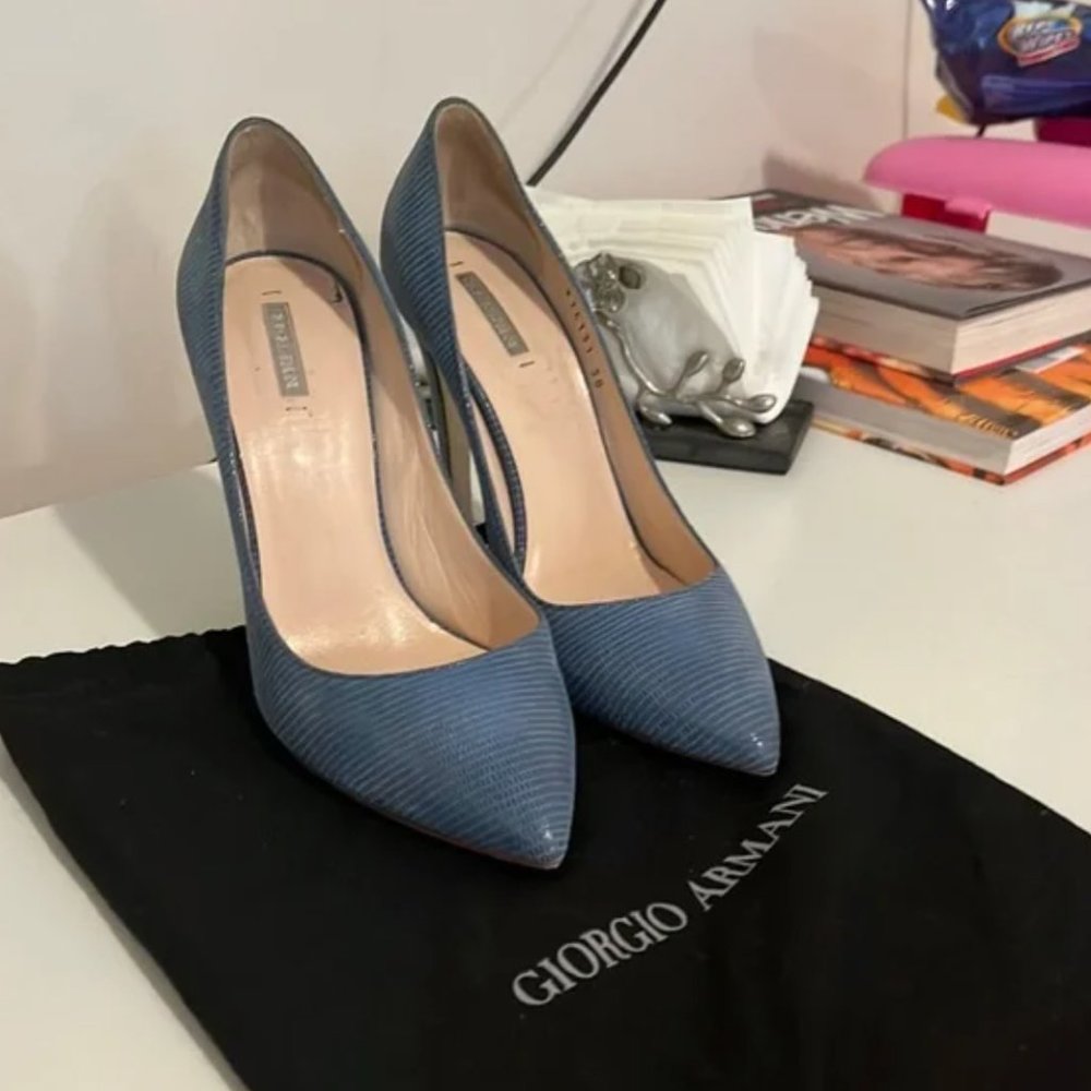 Almost new - barely worn Giorgio Armani Blue heels- Made in Italy size 38